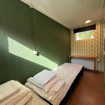 Budget Friendly Hilli2 With Shared Shower