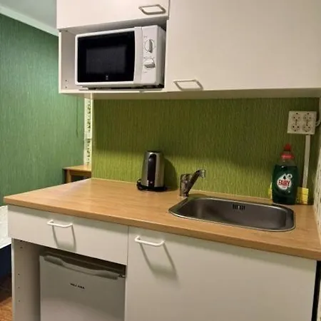 Budget Friendly Hilli2 With Shared Shower Rovaniemi