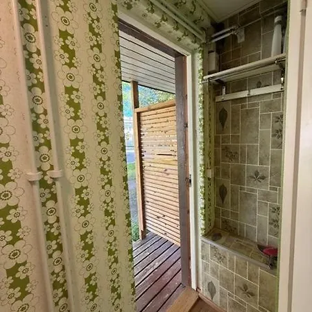 Budget Friendly Hilli2 With Shared Shower Rovaniemi